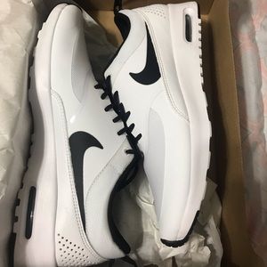 Brand New Women’s Nike Airmax Thea!